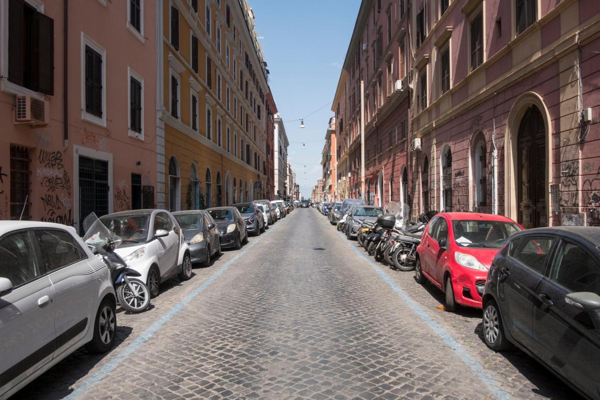 Half Palace, Relaxing Apartment In Rome San Lorenzo Bagian luar foto