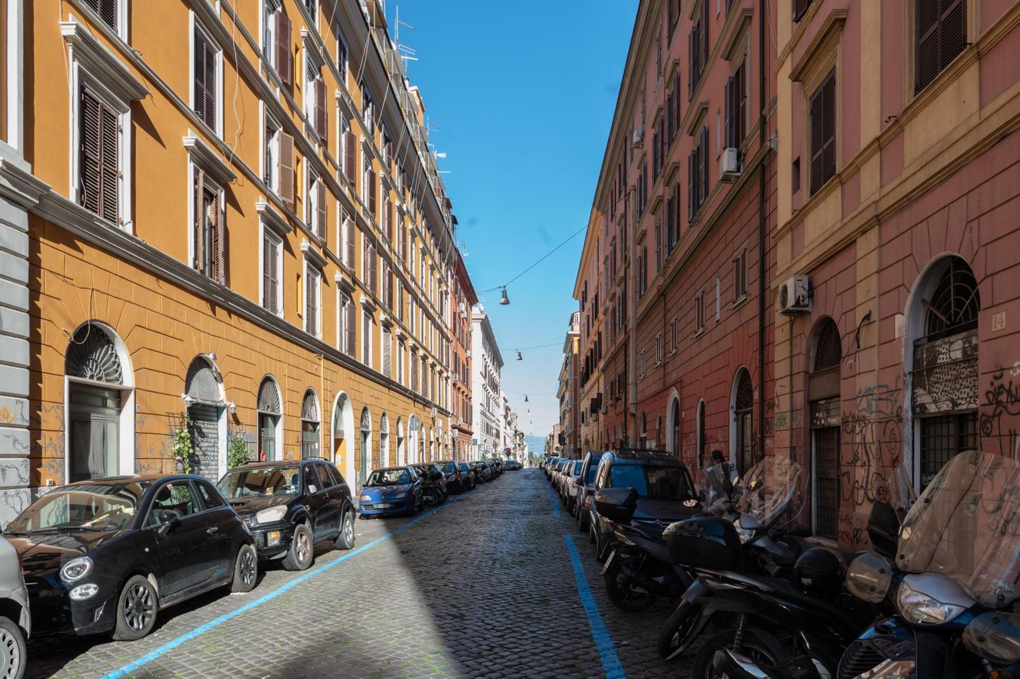 Half Palace, Relaxing Apartment In Rome San Lorenzo Bagian luar foto