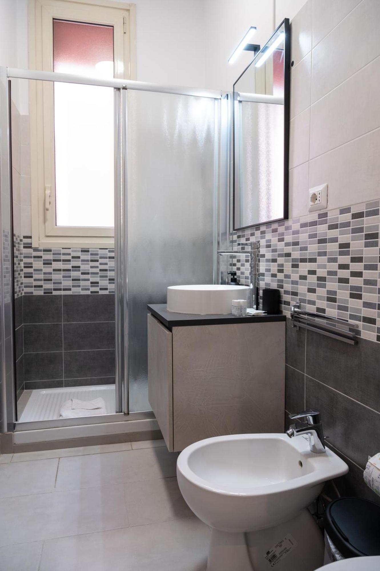 Half Palace, Relaxing Apartment In Rome San Lorenzo Bagian luar foto