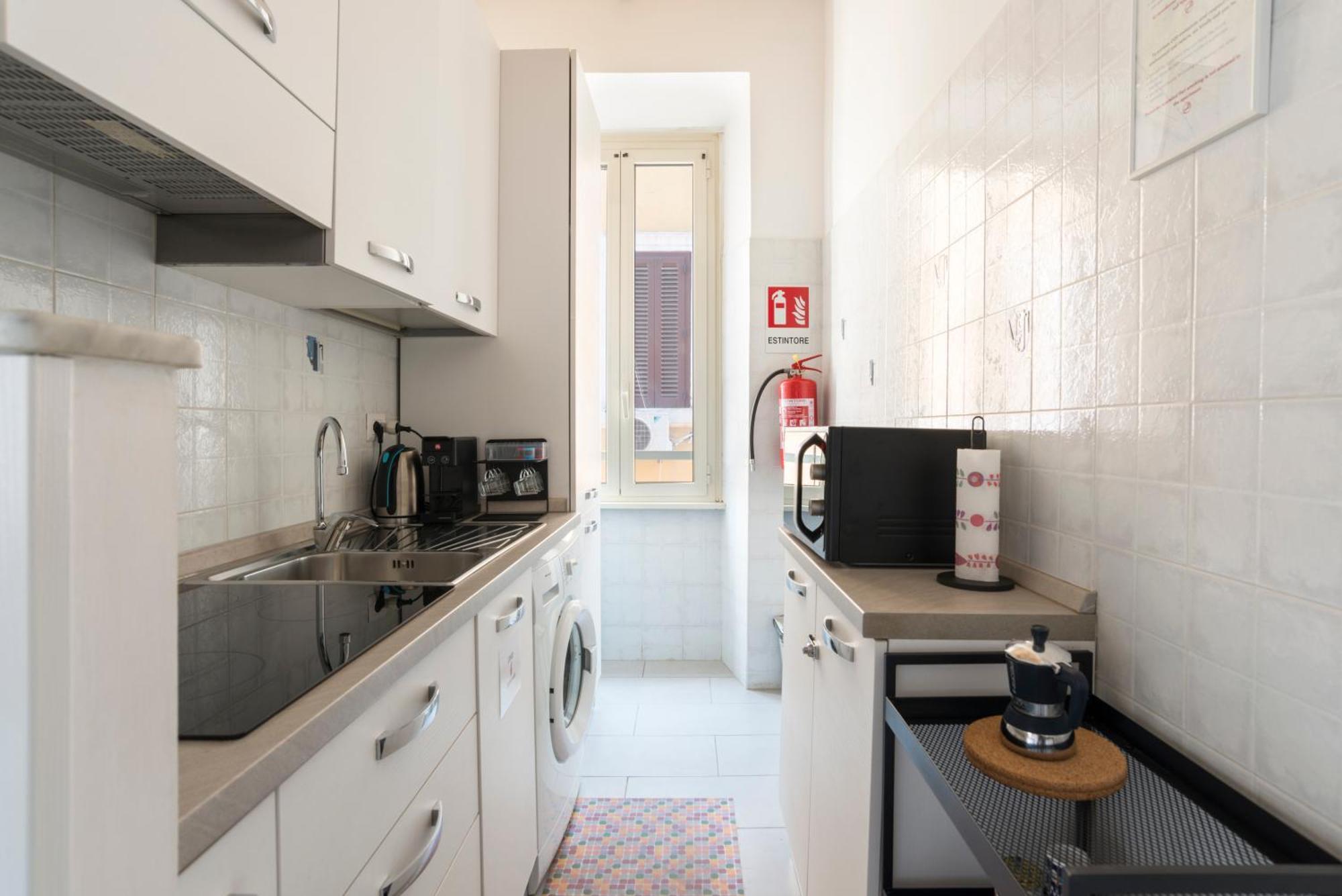 Half Palace, Relaxing Apartment In Rome San Lorenzo Bagian luar foto